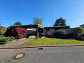 Hausansicht - Seltene Gelegenheit - Attraktiver Bungalow mit 193 m² Wohnnutzfläche in Traumlage von Bo-Stiepel