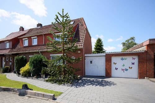 Außenansicht - 7 Zimmer Doppelhaushälfte zum Kaufen in Wilhelmshaven-Voslapp
