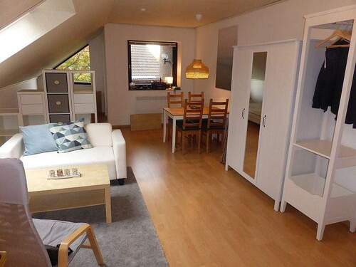 Bild1 - kleine möblierte 1- Zi. Wohnung mit Flair