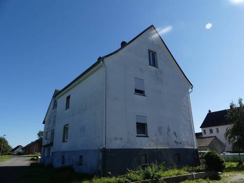 Straßenansicht Wohnhaus - 