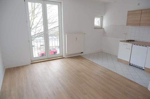 Wohnzimmer - 2 Zimmer Etagenwohnung zur Miete in Chemnitz