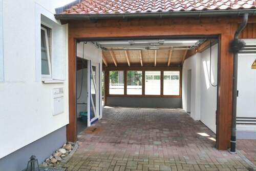Garage rechts/Hauseingang - 