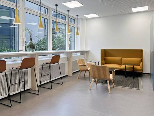 Business-Lounge.jpeg - Unbegrenzter Zugang zu Arbeitsplätzen in Regus Atrium