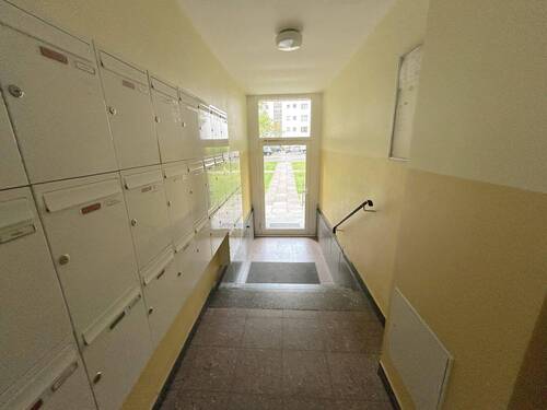 Hausflur Eingang - Etagenwohnung mit 55,40 m² in Berlin zum Kaufen