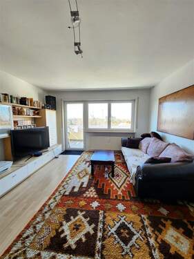 Wohnen/Zugang Balkon - 2 Zimmer Etagenwohnung zum Kaufen in Heidelberg