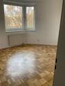 Helles Schlafzimmer mit Parkettfußboden - Etagenwohnung mit 81,80 m&sup2; in Hannover zur Miete