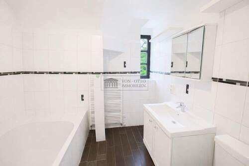 Gepflegtes Badezimmer - 