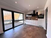 Großzügige Wohnküche mit Einbauküche - Schöne, moderne Terrassenwohnung mit Ausblick im Grumbachtalweg
