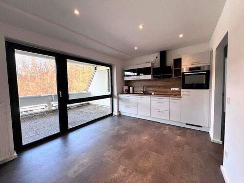 Großzügige Wohnküche mit Einbauküche - Schöne, moderne Terrassenwohnung mit Ausblick im Grumbachtalweg