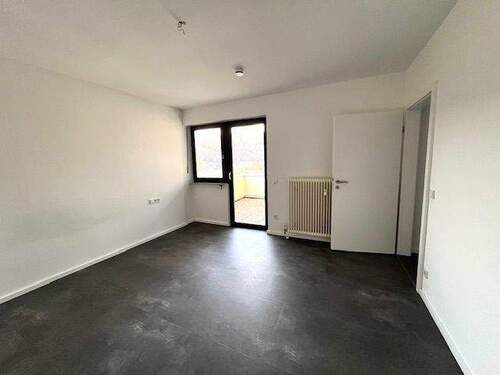 Schlafzimmer mit Zugang zu dem 2. kleineren Balkon - 