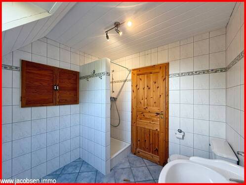 Badezimmer im Dachgeschoss - 