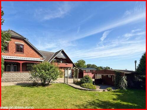 Blick vom Garten auf das Haus - 6 Zimmer Mehrfamilienhaus, Wohnhaus zum Kaufen in Esgrus