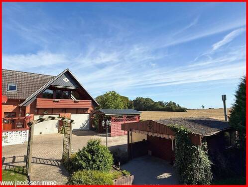 Blick über die Felder - 6 Zimmer Mehrfamilienhaus, Wohnhaus in Esgrus