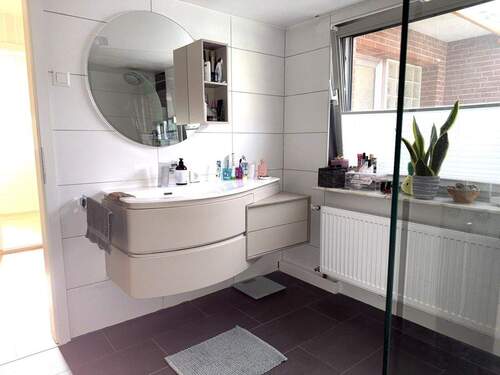 Bad mit Dusche - 