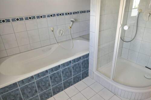 Haus Nr. 1: DG-Wohnung Bad - 