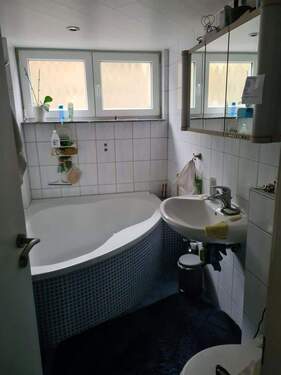 Bad - 4 Zimmer Etagenwohnung in Weissach