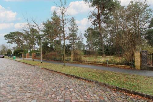 Zaun und Einfahrt - 