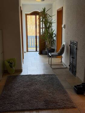 Flur mit Charme (groß).jpg - 3 Zimmer Etagenwohnung zum Kaufen in Übersee