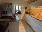 Blick in die Küche.jpg - Etagenwohnung mit 98,00 m&sup2; in Übersee zum Kaufen
