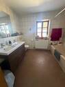 Blick in das Badezimmer.jpg - 