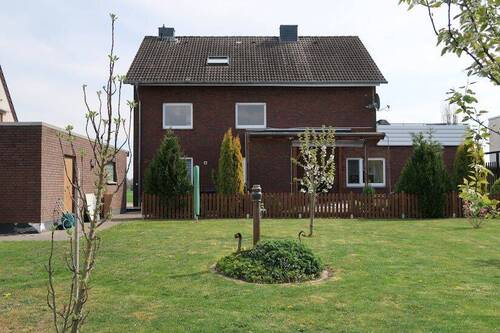 Ansicht West - ZFH mit dritter WE in Top Lage von Bünde Ennigloh!