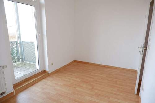 DSCF2531 - Frei ab 1.1.26 - Sonnige 2-Zi.-Whg. mit Laminat und Balkon !!!
