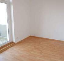 Frei ab 1.1.26 - Sonnige 2-Zi.-Whg. mit Laminat und Balkon !!! - Hartmannsdorf