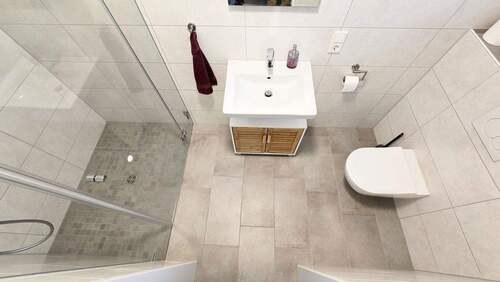 Gäste-Bad mit Dusche.jpg - 