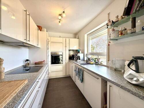 Zeitlose Küche - Etagenwohnung mit 92,00 m&sup2; in Bad Soden am Taunus zum Kaufen