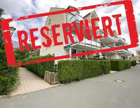 Hausansicht - Hier können Sie direkt einziehen! - 2 Zimmer-Eigentumswohnung mit Stellplatz