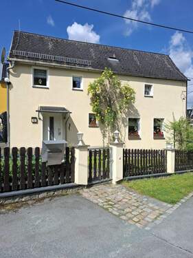 Straßenansicht - 3 Zimmer Einfamilienhaus zum Kaufen in Weischlitz