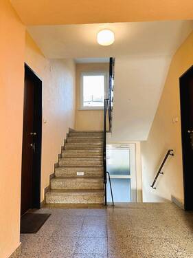 Treppenhaus - 2 Zimmer Etagenwohnung zur Miete in Nürnberg