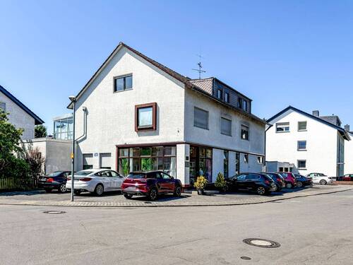 Außenansicht mit Ladeneinheit vorne - Mehrfamilienhaus, Wohnhaus zum Kaufen in Dreieich