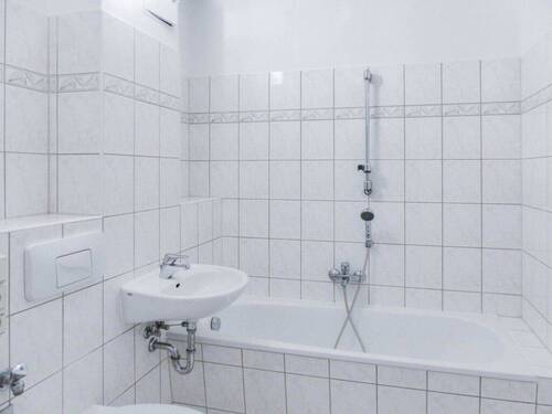 Badezimmer - Musterbild.jpg - Etagenwohnung mit 48,80 m² in Aue zur Miete
