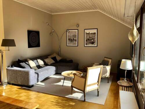 Wohnbereich - Provisionsfrei: 3 Zimmerwohnung mit Südloggia und TG- Stellplatz inklusive