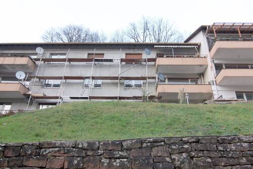 Frontansicht von der Straße - 4 Zimmer Etagenwohnung in Schönau