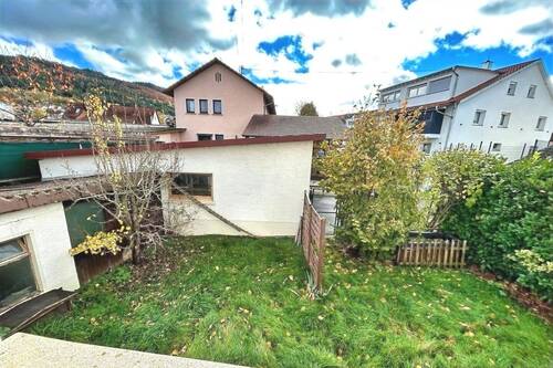 Blick vom OG in den Garten und auf die Garage - 