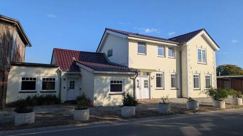 Straßenansicht - 1 Zimmer Mehrfamilienhaus, Wohnhaus zum Kaufen in Stoltebüll