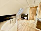 Badezimmer, Wohnung OG (DG), Gebäude 2 - 