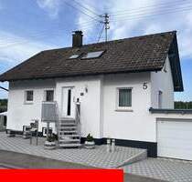 NEUER PREIS ! - Einfamilienhaus mit Garage und großem Doppelcarport in Königsheim