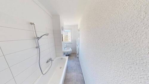 Bad mit Wanne - Schnell sein lohnt sich - NEU saniert und bezugsfertig
