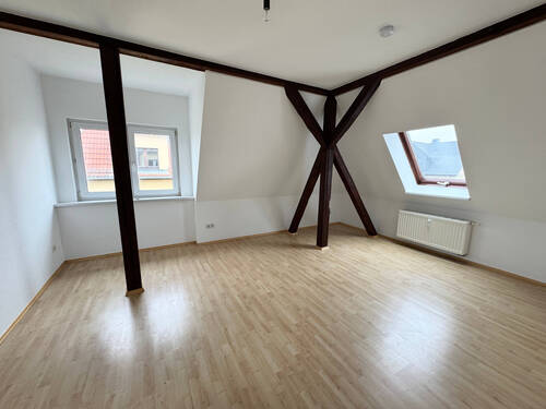 Wohnzimmer - Treppen-Challenge inklusive! Gemütliche 2-Zimmer-DG-Wohnung mit Garten für Sparfüchse!