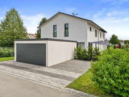 Große Garage und Stellplatz - Doppelhaushälfte mit 115,10 m² in Wettstetten zum Kaufen