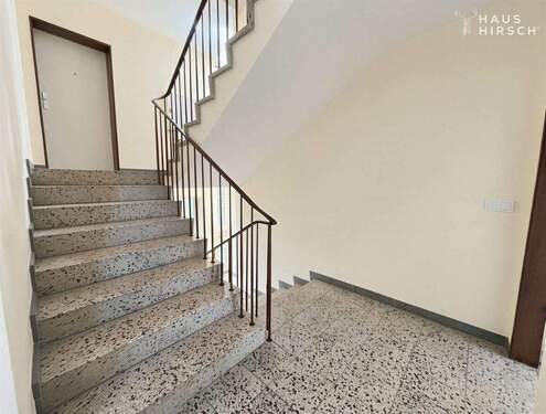 Treppenhaus - Etagenwohnung mit 64,00 m&sup2; in Burscheid zum Kaufen