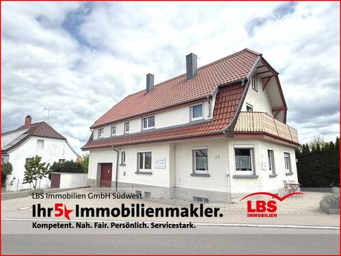 Beeindruckendes, teilsaniertes EFH - Stilvolles, teilsaniertes Einfamilienhaus mit Garten und 2 Garagen - ELW möglich