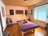 Massage-Studio im Erdgeschoss - 8 Zimmer Einfamilienhaus in Stetten