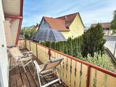 Teilüberdachter Balkon beim Wohnbereich - 