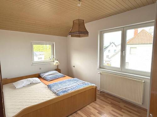 1 von 3 Dachgeschoss-Zimmer - 