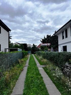 Zufahrtsweg - Grundstück zum Kaufen in Berlin