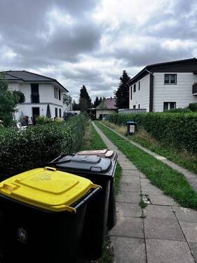 Zufahrtsweg - Grundstück in Berlin
